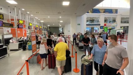 موجة إضرابات ونقص في الطيارين.. مشاكل جمة تواجه قطاع الطيران العالمي