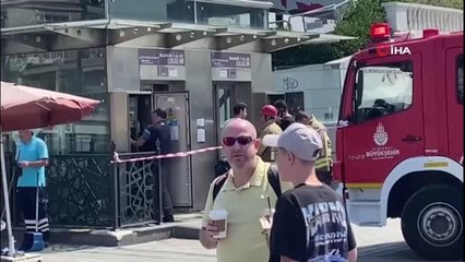 Taksim'de turistler metro asansöründe mahsur kaldı