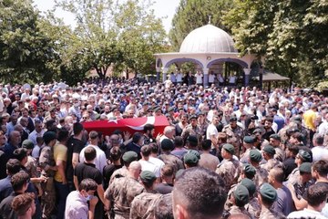 Son dakika haber | Trafik kazasında hayatını kaybeden özel harekat polisi son yolculuğuna uğurlandı