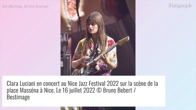 Clara Luciani dévoile son improbable nouveau tatouage, Julien Doré est sceptique !