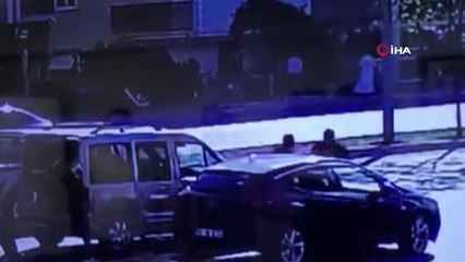 Trafikte yol verme tartışmasında polis memuru bıçaklandı: Olay anı kamerada