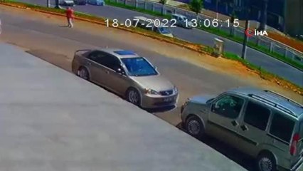 Motosikletli kapkaççılar yayanın telefonunu konuştuğu esnada çaldı