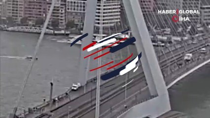 Hollanda'da tur teknesi ile deniz taksisi çarpıştı