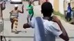 VÍDEO: ¡A garrotazos! se reporta pelea de dos féminas en French Harbour, Roatán