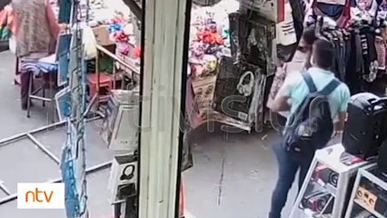 En cuestión de segundos, un delincuente identificó a una vendedora y le robó el celular