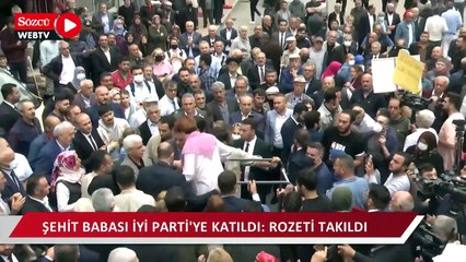 Şehit babası İYİ Parti'ye katıldı, Akşener mitingte rozet taktı