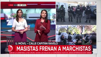 Tensión en La Paz: Se lanzan tomates y huevos entre dos grupos; policía resguarda la zona
