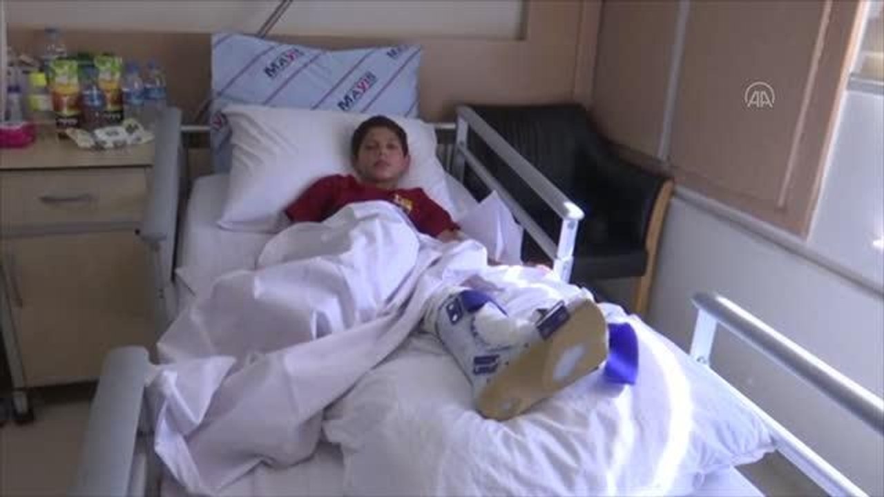 10 yaşındaki çocuğun kopan ayağı yerine dikildi