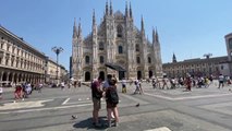 Infernal calor en la Piazza del Duomo en Milán