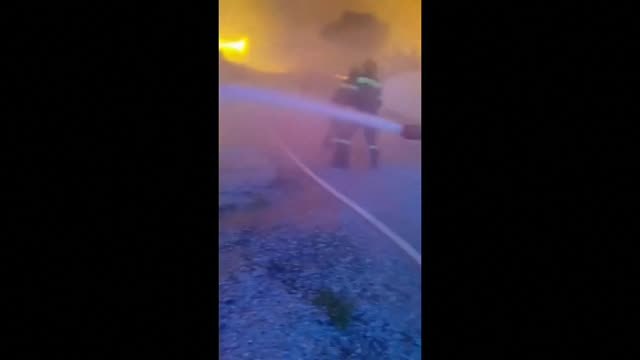 Los bomberos de Grecia luchan contras las llamas