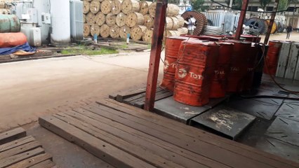 বিদ্যুতের ট্রান্সফরমারে কিভাবে তেল ভরা হয় দেখুন