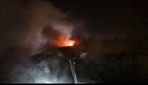 Son dakika haberleri! GERİ DÖNÜŞÜM DEPOSUNDA ÇIKAN YANGIN GÜÇLÜKLE SÖNDÜRÜLDÜ