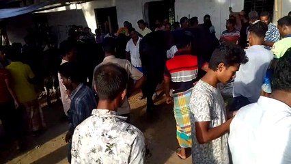 কোরবানির পশুর  হাটে গরু ছাগল ভেড়া।