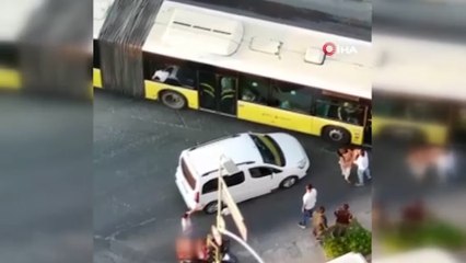 Ters istikametten giden sürücü otobüsü tekmeledi, şoförü darp etti