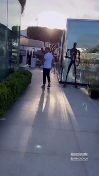 Juan Arbelaez ironise sur sa rupture avec Laury Thilleman en story Instagram