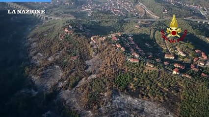 Incendio in Versilia, vigili del fuoco e antincendio all'opera senza sosta: prosegue la bonifica