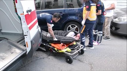 Arabanın yanında yerde yatan adam yürekleri ağza getirdi