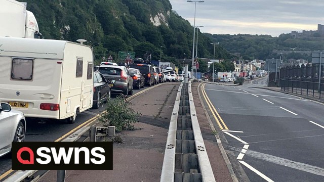 Chaos in Dover as queues of holidaymakers extend for miles due to inadequate border control