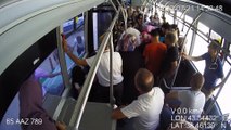 Van'da otobüs şoförü fenalaşan kadın yolcuyu hastaneye ulaştırdı