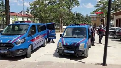 Son dakika gündem: RAHATSIZ ETTİĞİ İDDİASIYLA EVE ÇAĞIRDIKLARI KİŞİYİ ÖLDÜREN KARI- KOCA TUTUKLANDI