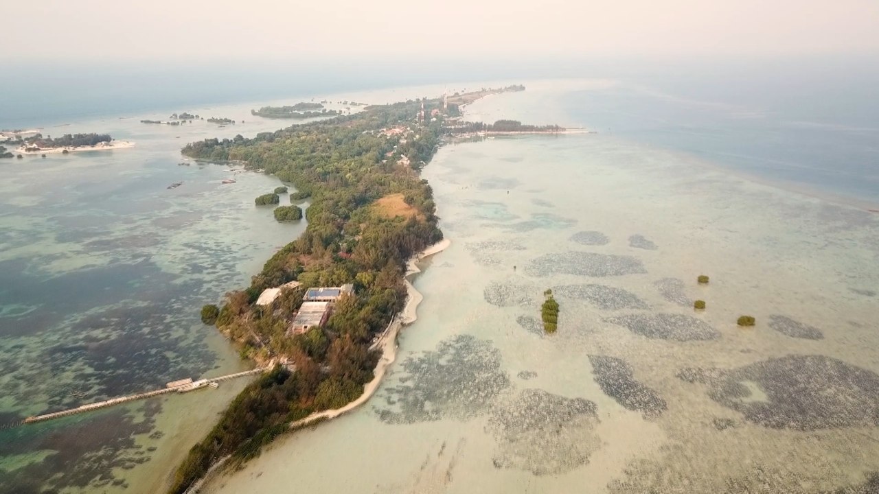 Residentes de isla indonesia demandan a la suiza Holcim por daños climáticos