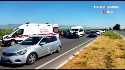 Yolcu minibüsü kamyonete çarptı: 10 yaralı