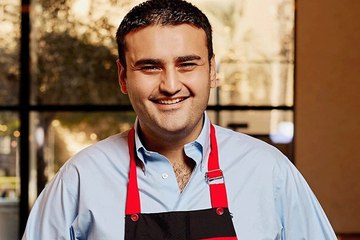 الشيف بوراك يرد على صانع محتوى مبذر للطعام