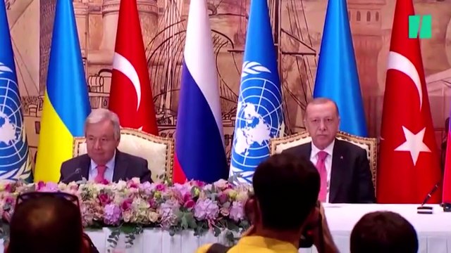Momento - Rusia y Ucrania firman el acuerdo para la exportación de cereales