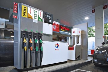 Gare à l’amende à l’étranger, Total fait un geste sur le prix des carburants… le JT Auto