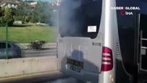 Korku dolu anlar! Kadıköy'de metrobüste yangın çıktı, yolcular panikle dışarı atladı