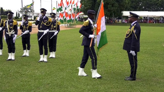 Défense : le Premier Ministre remet les épaulettes des 113 élèves-officiers de l’école de Zambakro