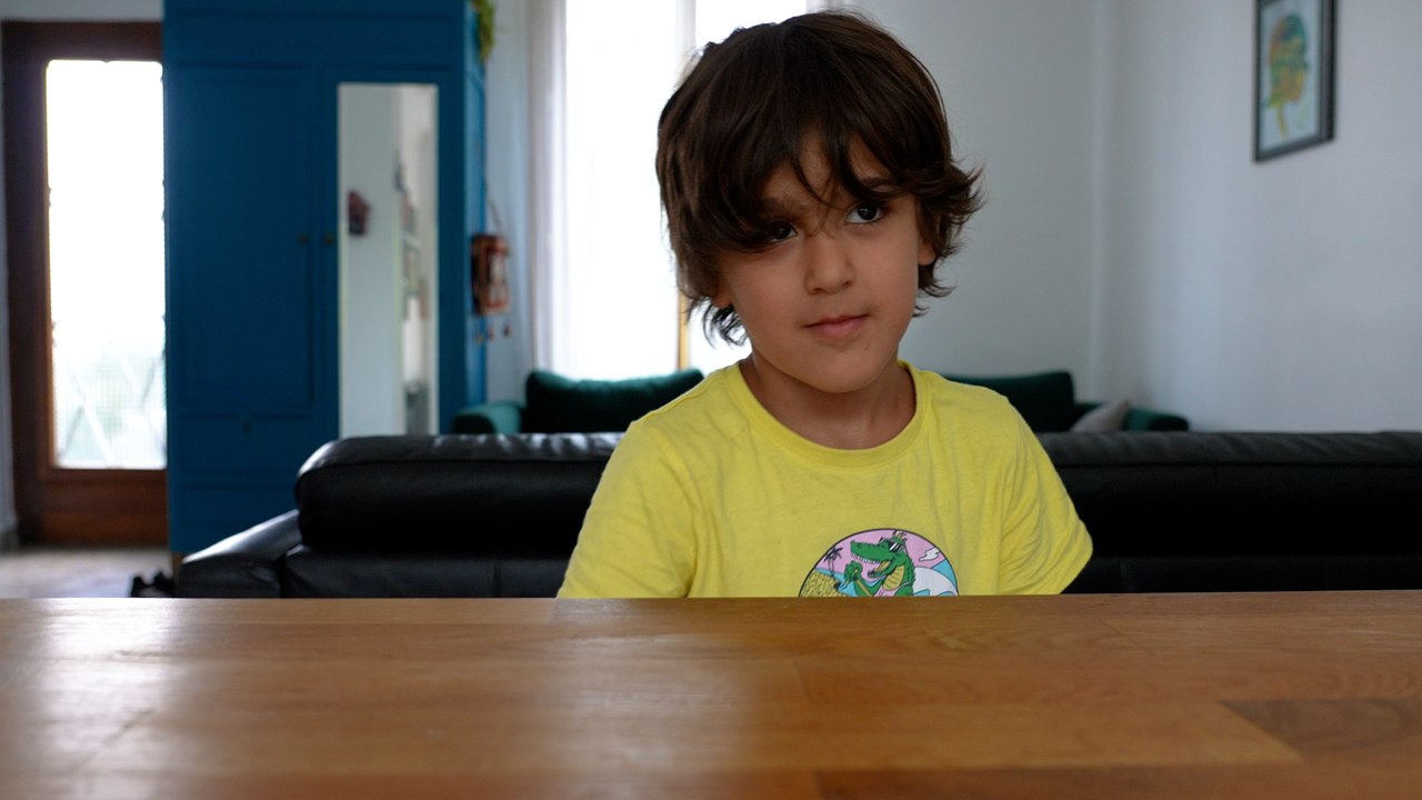 «Je ne peux partir en vacances en Tunisie avec mon fils car je n'ai toujours pas reçu mon passeport»