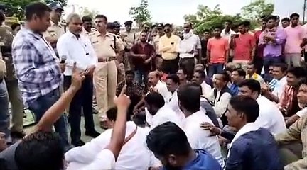 Video Story- MLA and supporters gherao the collectorate demanding rest