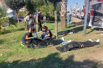 OTOMOBİL TIR'A ÇARPTI: 4 ÖLÜ