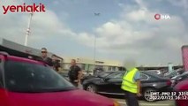 Çekya'da arabada bırakılan 3 yaşındaki çocuğu polisler kurtardı