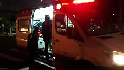 Homem caído em via pública é socorrido pelo SAMU no Centro