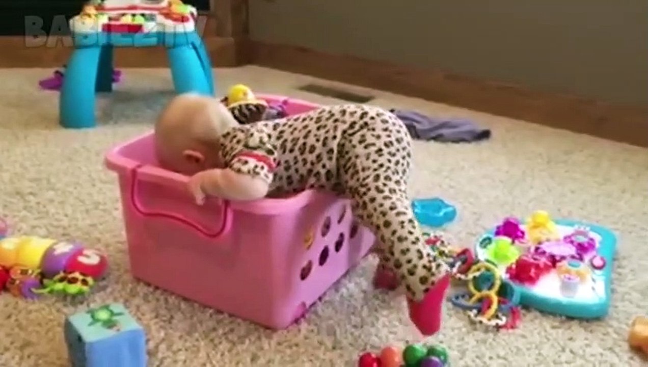 Il est dangereux de regarder, vous pouvez mourir de rire - Bébés drôles