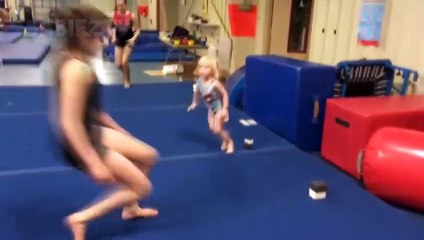 ESSAYEZ DE RESTER SÉRIEUX Défi - FUNNY Babies et Toddlers établissant la compilation