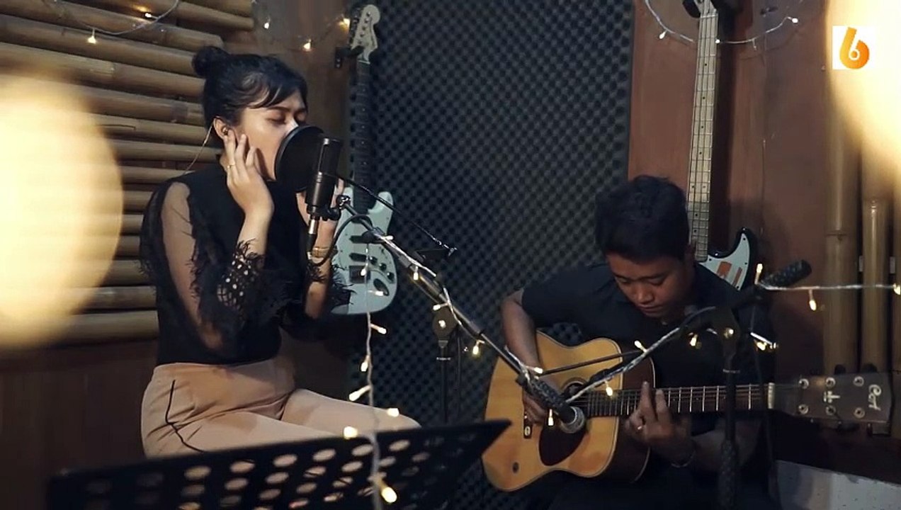Tak seindah cinta yang semestinya - Naff - Della Firdatia ( Live cover )