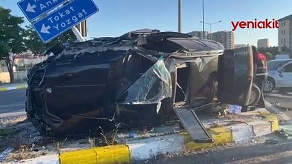Sivas'ta trafik kazasında sürücü öldü, eşi ve kızı ağır yaralandı