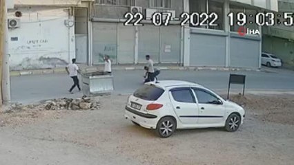 Son dakika haberleri! Sokak ortasında öldüresiye dayak kamerada