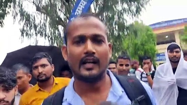 REET- पहले की नारेबाजी, हंगामा फिर दी परीक्षा