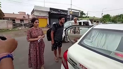 Download Video: रीट परीक्षा से पहले...पांच मिनट की देरी से रह गए परीक्षा से वंचित