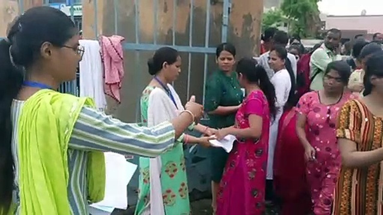 रीट परीक्षा से पहले...पांच मिनट की देरी से रह ग...