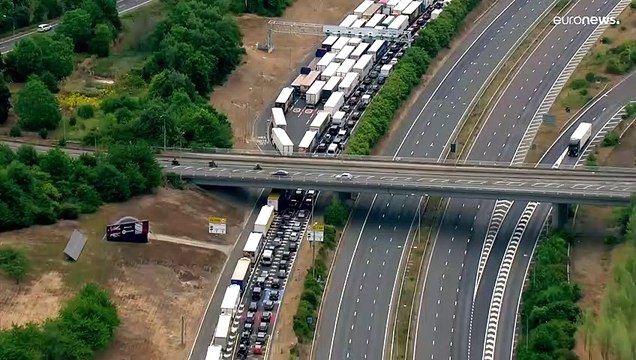 El Gobierno británico califica de inaceptables y evitables las colas en el paso de Dover