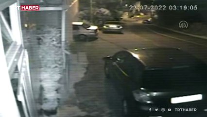 Kamyon gecekondunun üzerine uçtu