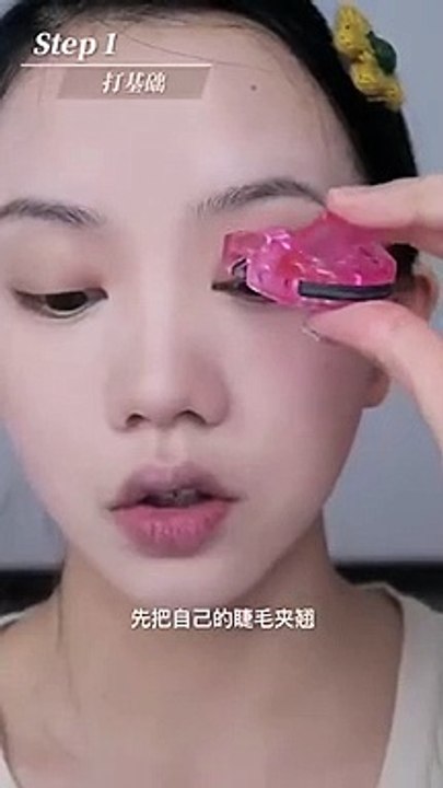 How to apply false eyelashes