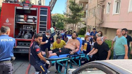 Son dakika haber | Üsküdar'da apartmanda doğal gaz patlaması: 1'i ağır 3 yaralı