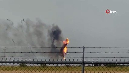 ABD'de denize düşen küçük uçak plaja sürüklendi: Pilot kurtuldu