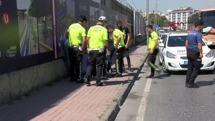 Son dakika haber! İSTANBUL SARAYBURNU'NDA TRAFİK DENETLEMESİ YAPAN POLİSE OTOMOBİL ÇARPTI